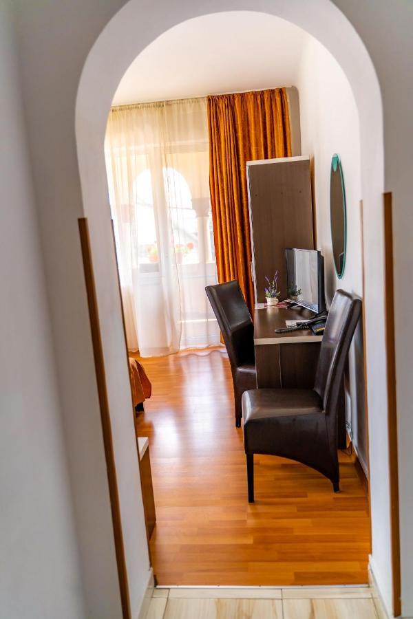 Hotel Turist Pucioasa Eksteriør bilde